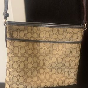 Super cute cross body.